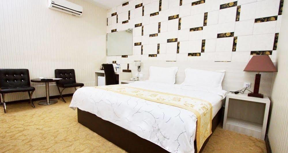 Hotel Tebrau Ct Johor Bahru Exterior foto